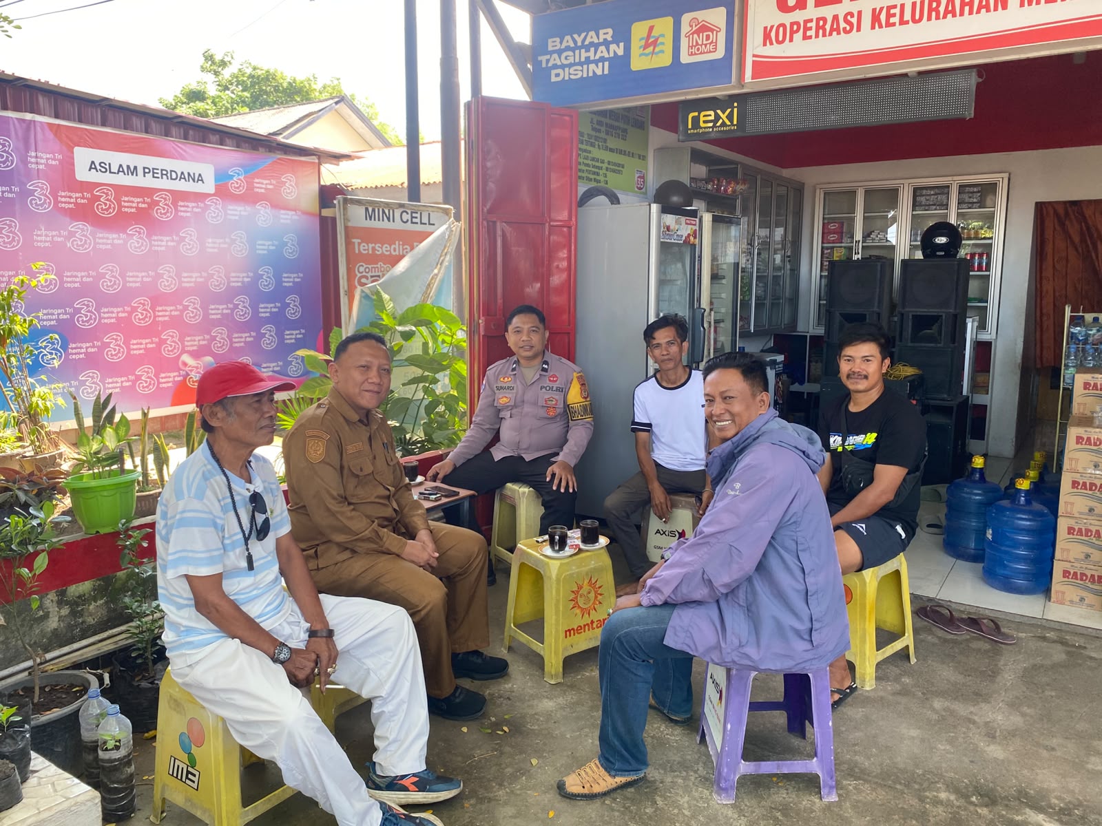 Ngopi Pagi Penuh Keakraban, Lurah Lembang Perkuat Sinergi Bersama Bhabinkamtibmas, Ketua RW dan RT demi Kemajuan Kelurahan.
